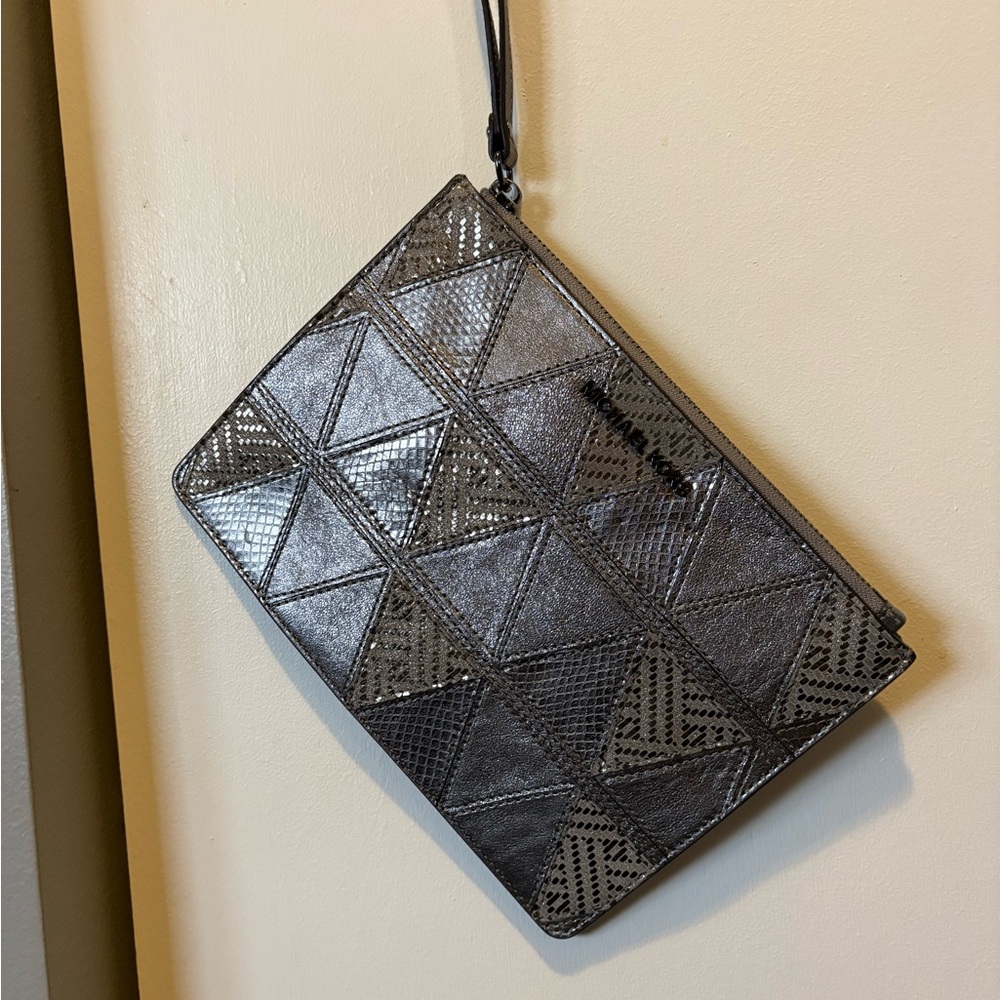 Michael Kors Stylish Gray Geometric Women's Clutch